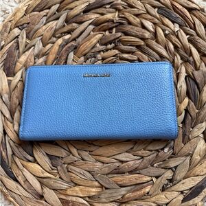MICHAEL KORS Sky Blue Pebbled Leather Zip Wallet with Gold Logo